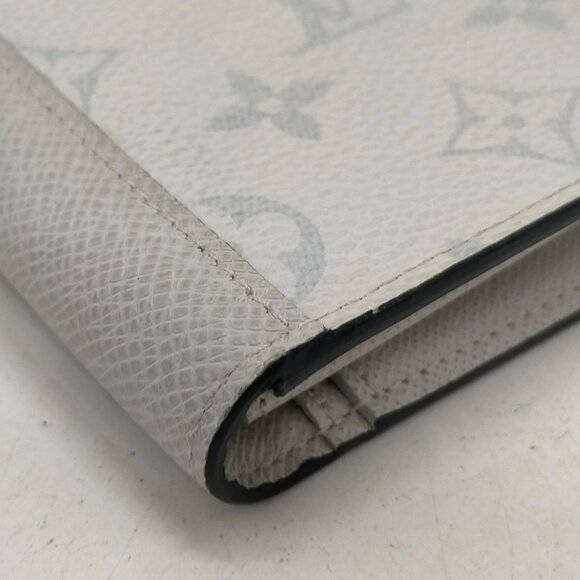 $1567 Authentic LOUIS VUITTON Made in FRANCE TA3220 White Leather Long Wallet - Picture 12 of 12
